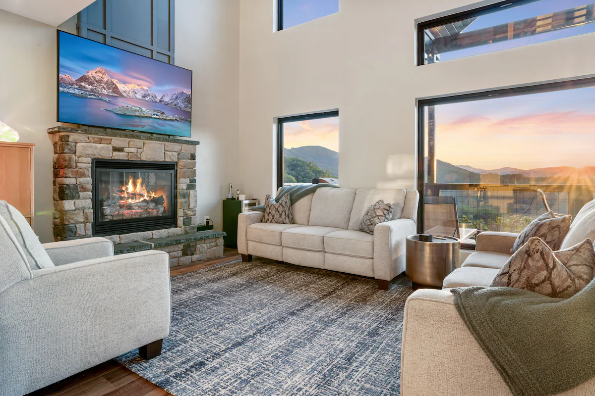3BR Luxury Cabin W Hot Tub &breathtaking MTN Views — photo 2