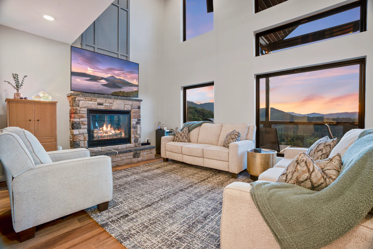 3BR Luxury Cabin W Hot Tub &breathtaking MTN Views — photo 3