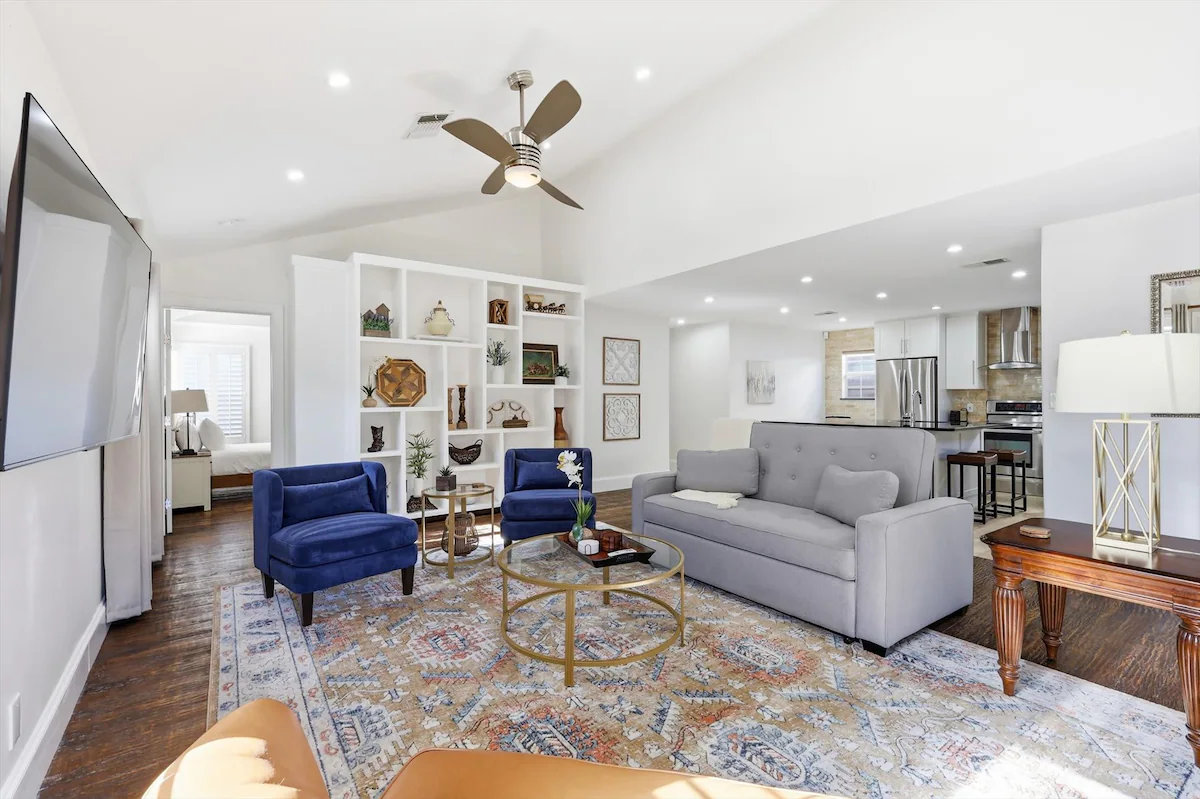 Spacious 2BR/2BA in Uptown Dallas | Walk to Dining — photo 5