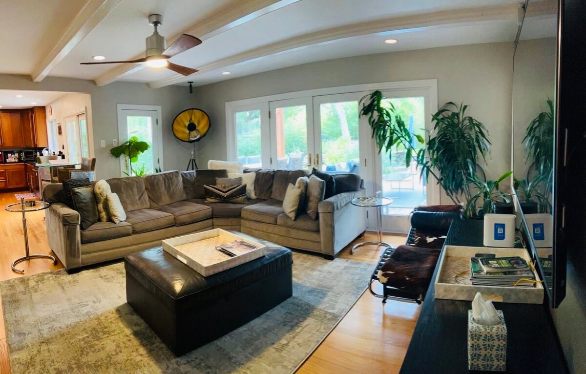 Bluffview Pool Oasis – 2BR Mid-Century Smart Home — photo 4