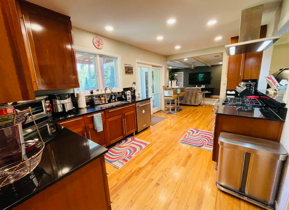 Bluffview Pool Oasis – 2BR Mid-Century Smart Home — photo 5