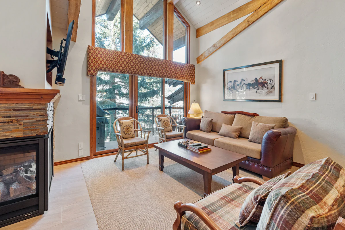 Crestwood 1115 First 3 Bedroom plus Loft — photo 3
