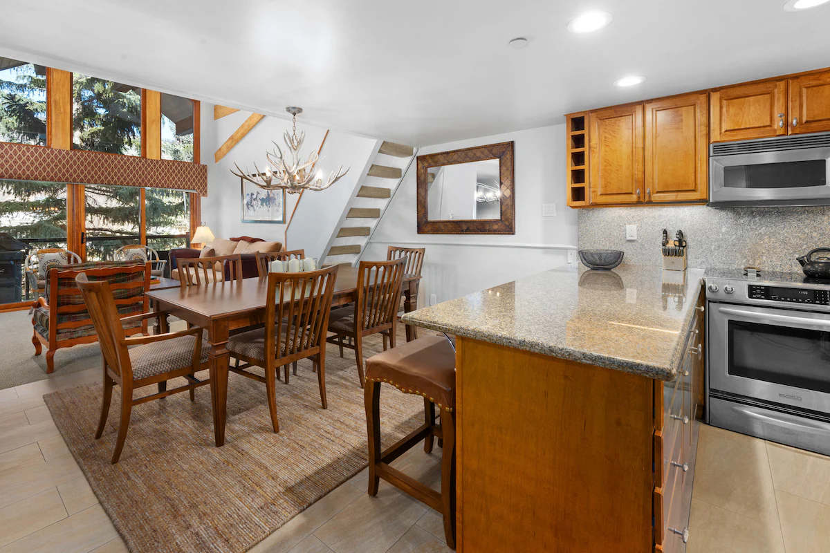 Crestwood 1115 First 3 Bedroom plus Loft — photo 4