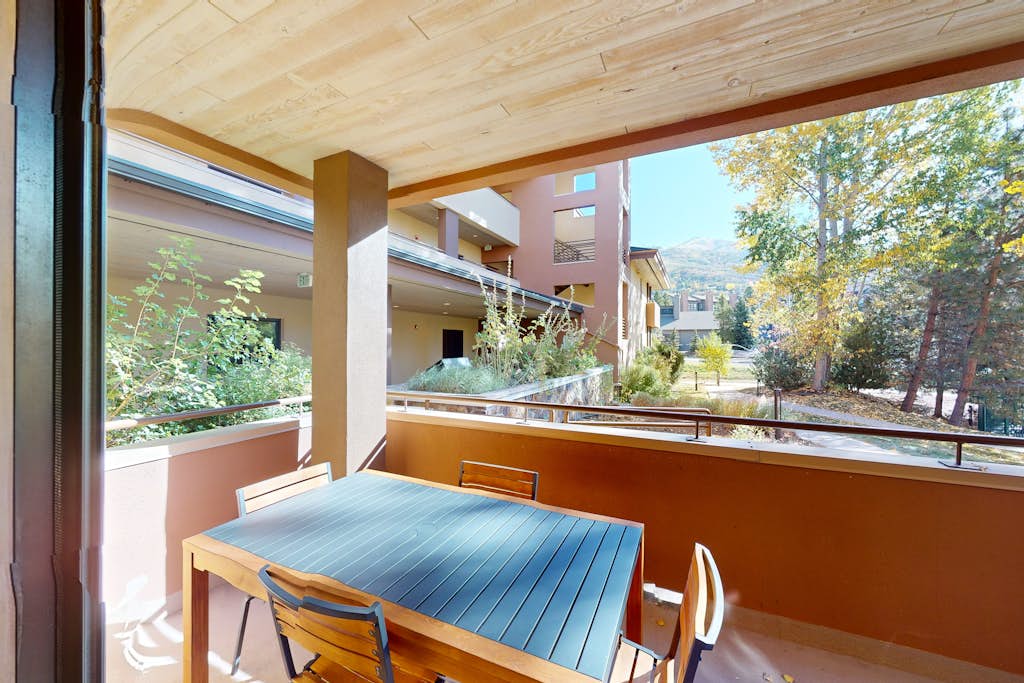 CanyonCreek A103 Modern 2BR | Hot Tub | Pool | Gym — photo 2