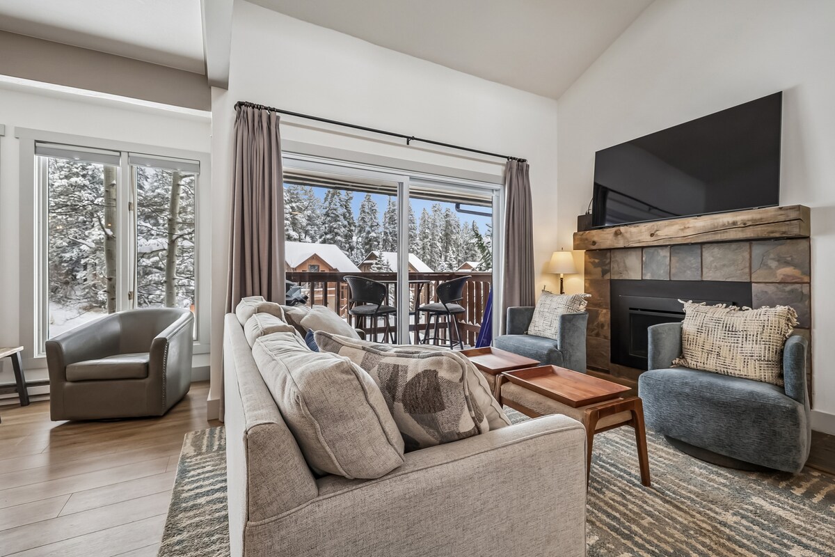4 O'Clock D27: Renovated Ski-In condo! — photo 4