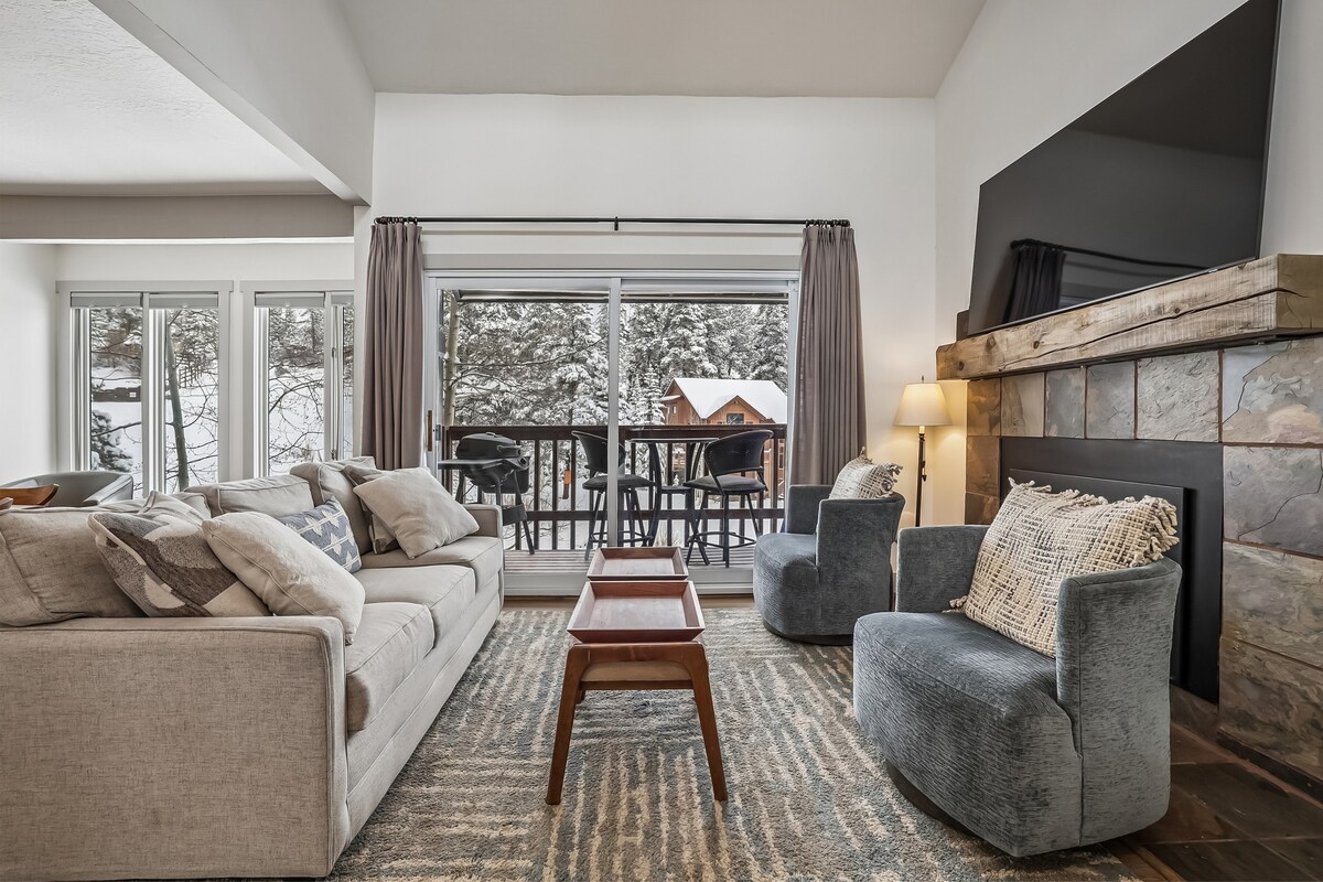 4 O'Clock D27: Renovated Ski-In condo! — photo 5