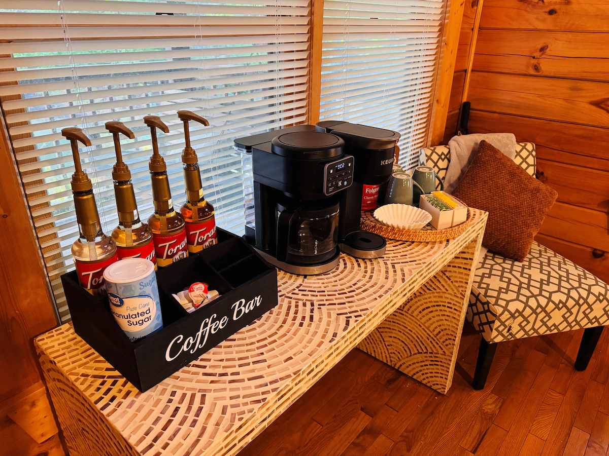 Weekday Specials•3BR Cabin•Hot Tub•Bunk/Tent Room — photo 2