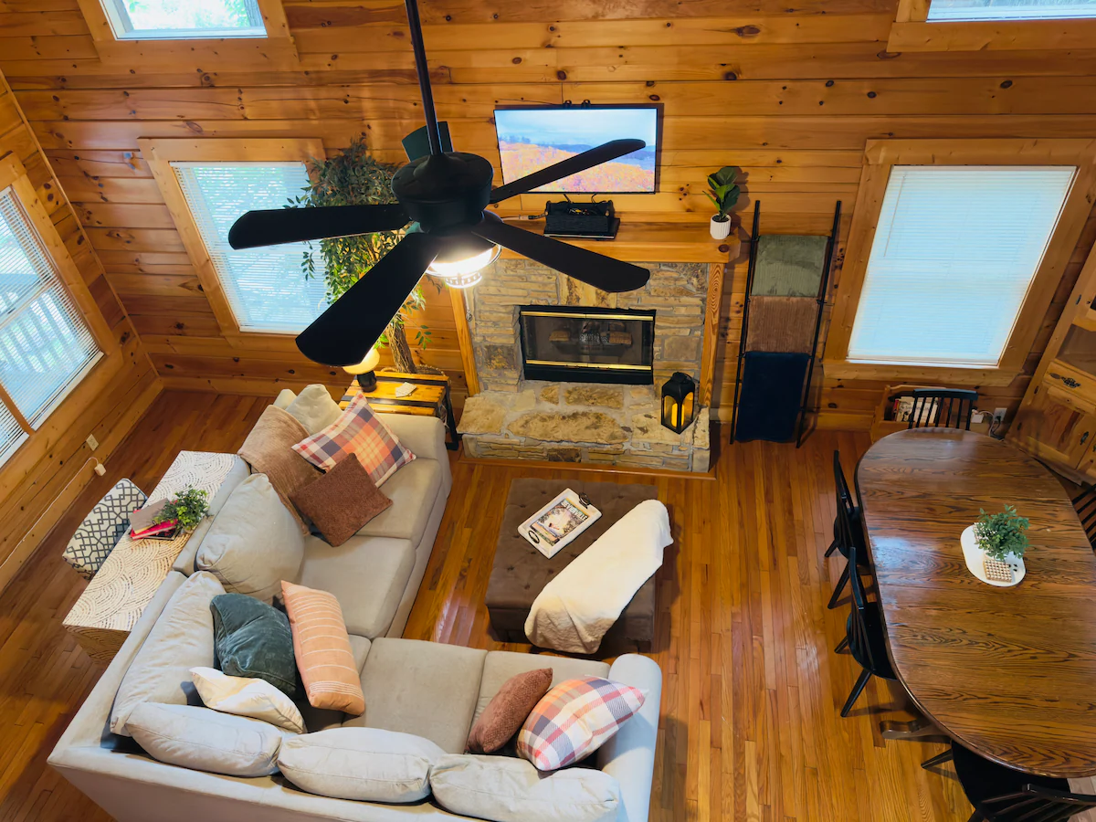 Weekday Specials•3BR Cabin•Hot Tub•Bunk/Tent Room — photo 4