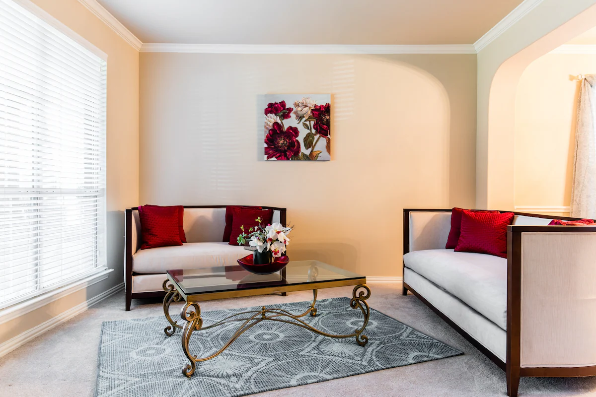 Stunning 4k SQ FT Luxury Home 15 min from downtown — photo 3