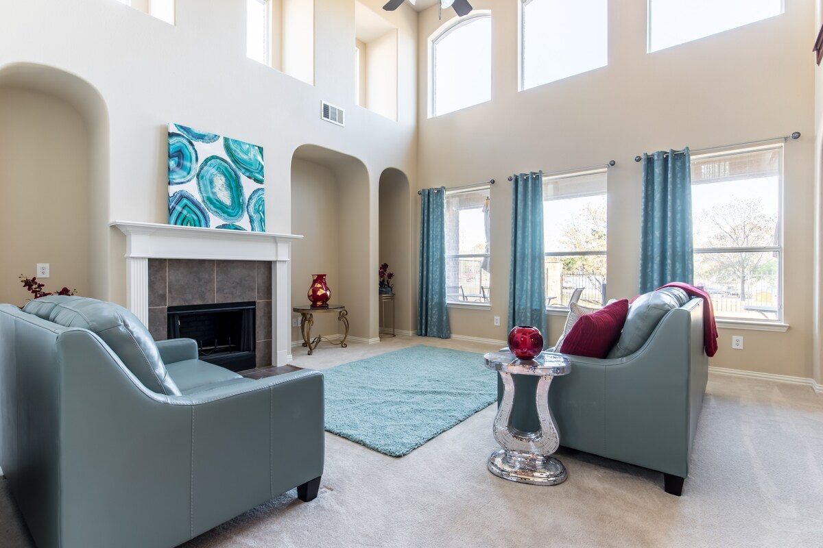 Stunning 4k SQ FT Luxury Home 15 min from downtown — photo 4