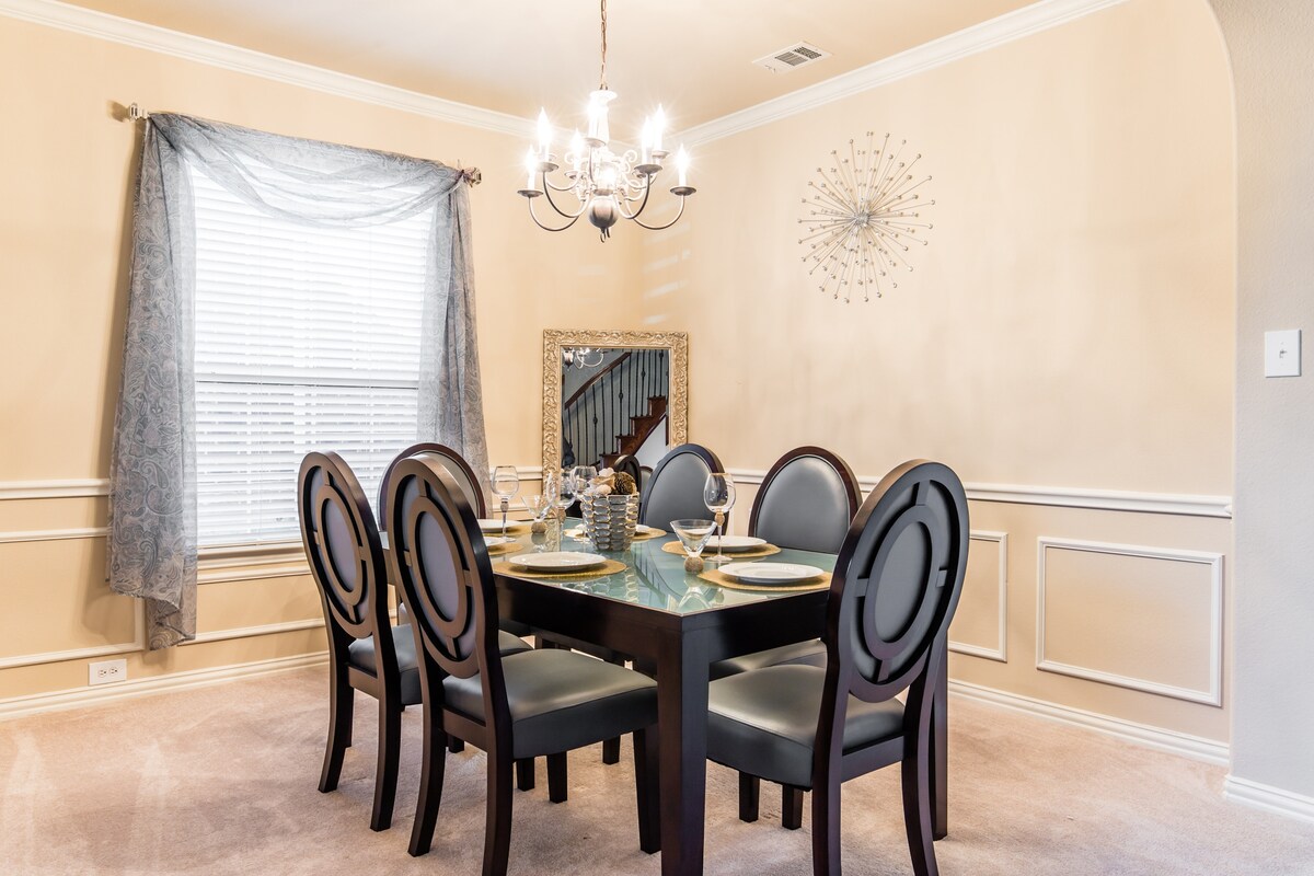 Stunning 4k SQ FT Luxury Home 15 min from downtown — photo 5