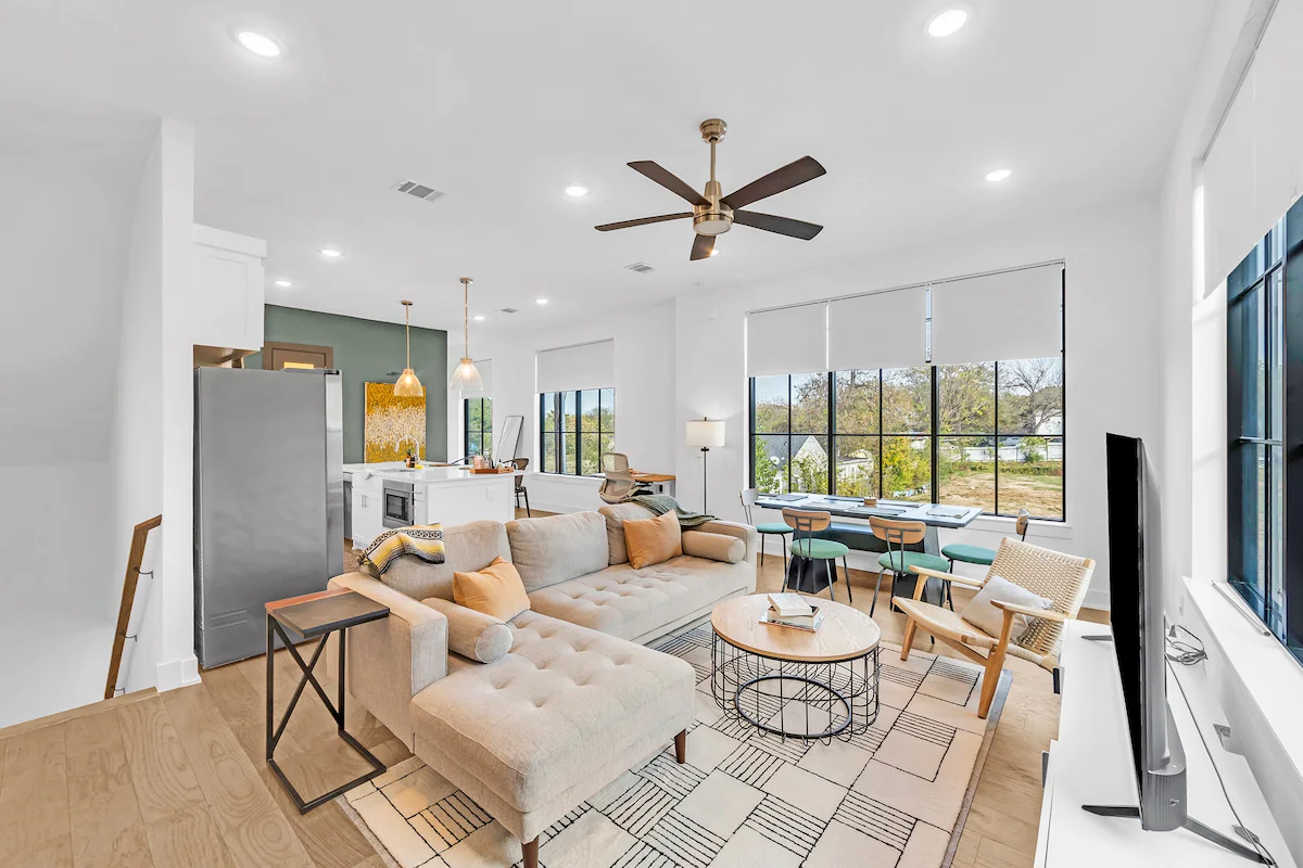 Modern inspired home in Bishop Arts — photo 2