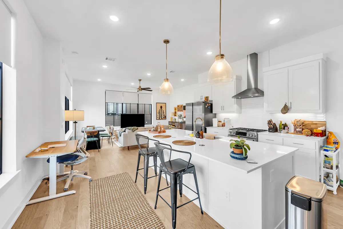 Modern inspired home in Bishop Arts — photo 5
