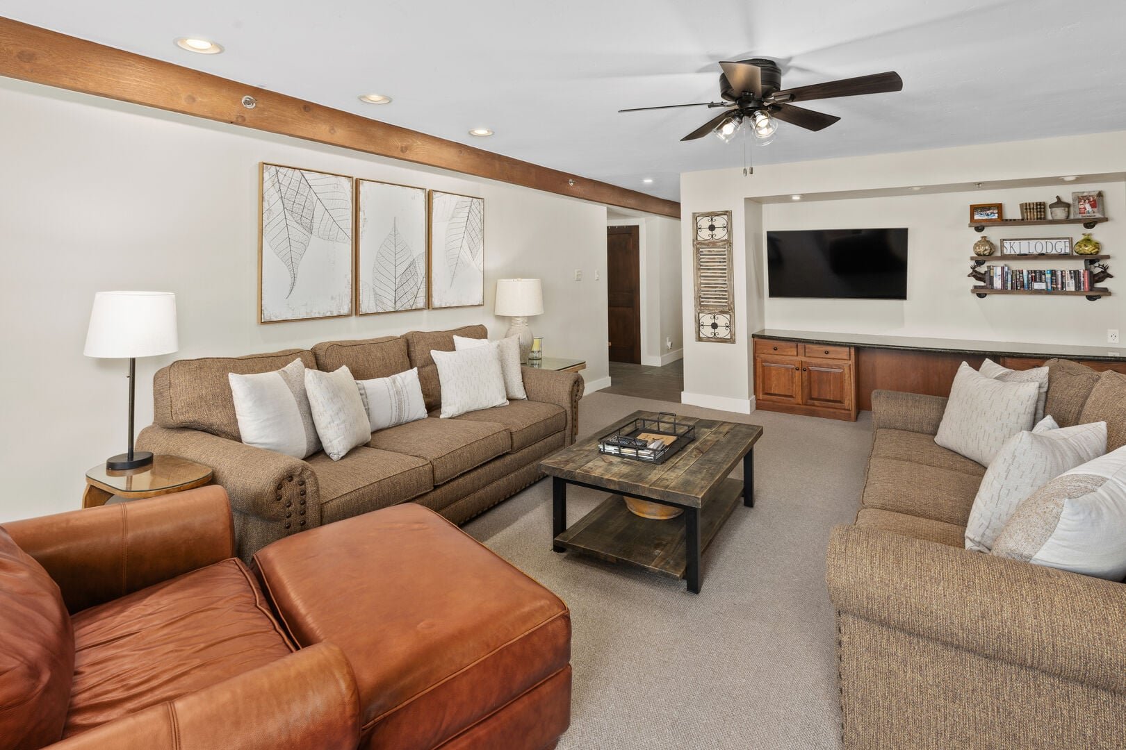 Crestwood 2116 Premier 3 Bedroom — photo 2