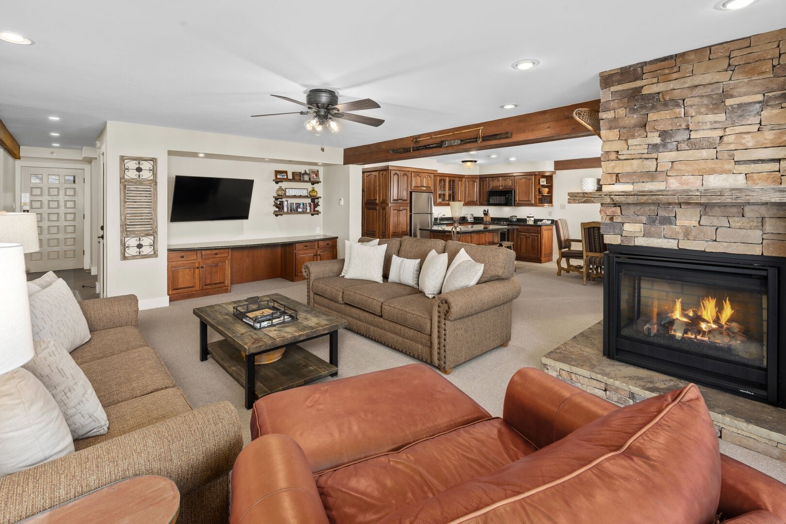 Crestwood 2116 Premier 3 Bedroom — photo 4