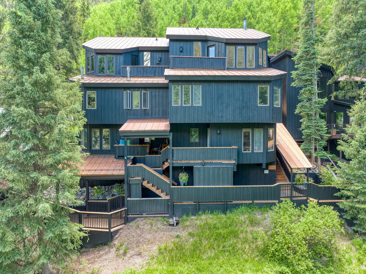 Manitou Riverhouse 115 | Spacious Central Condo — photo 2