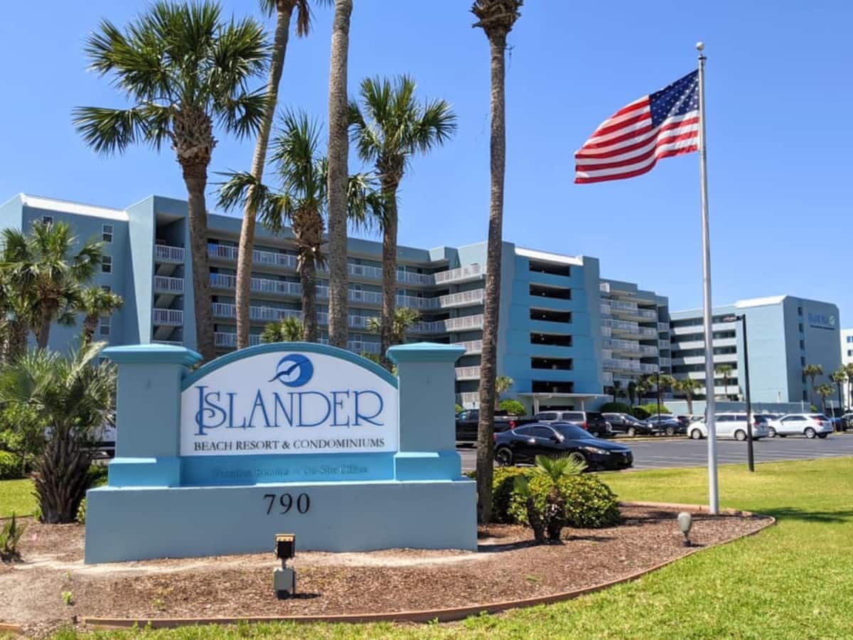 ISLANDER BEACH 5TH FLOOR GULF VIEW CONDO - 2BD/2BA — photo 2