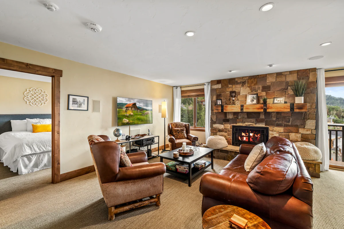 Bear Claw 409 Ski-In/Out Condo + Ski Shuttle! — photo 2