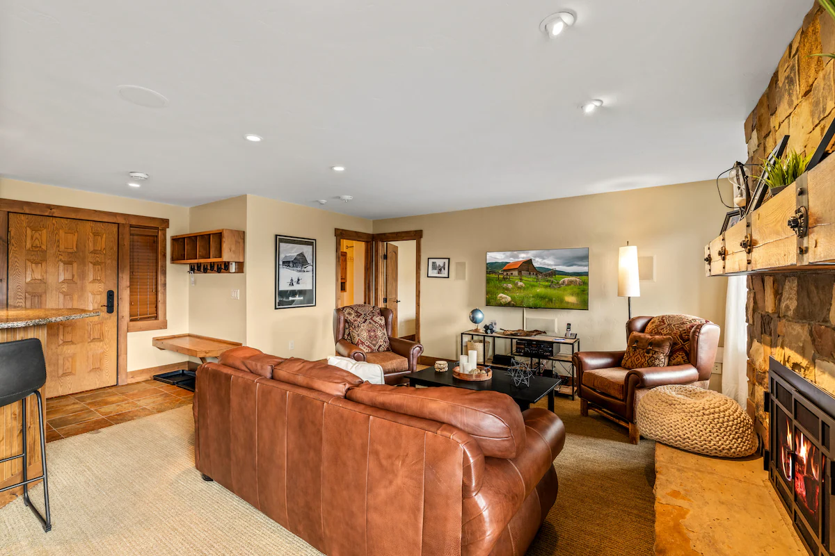 Bear Claw 409 Ski-In/Out Condo + Ski Shuttle! — photo 4