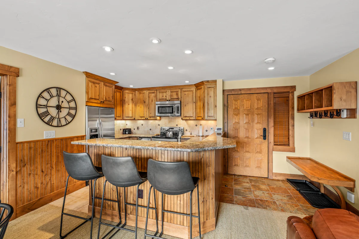 Bear Claw 409 Ski-In/Out Condo + Ski Shuttle! — photo 5