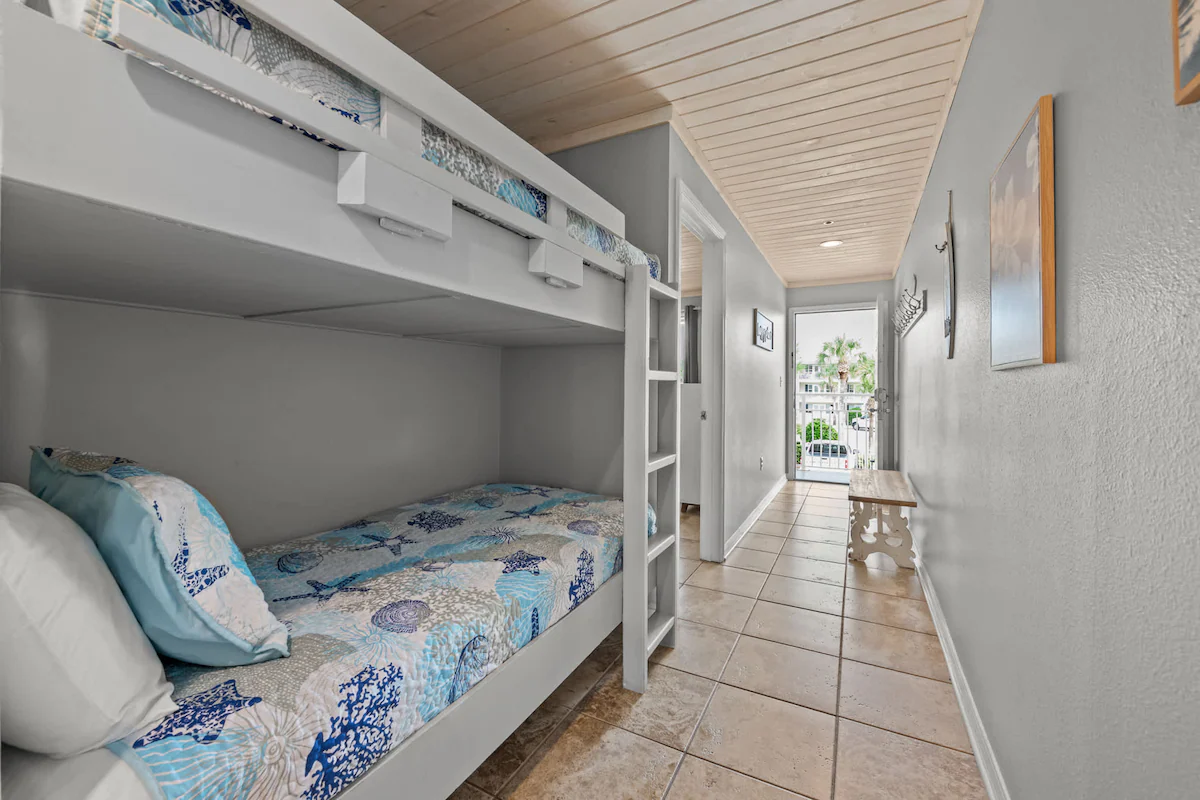 Deja View-Beachfront-Heated Pool-Elevator — photo 2