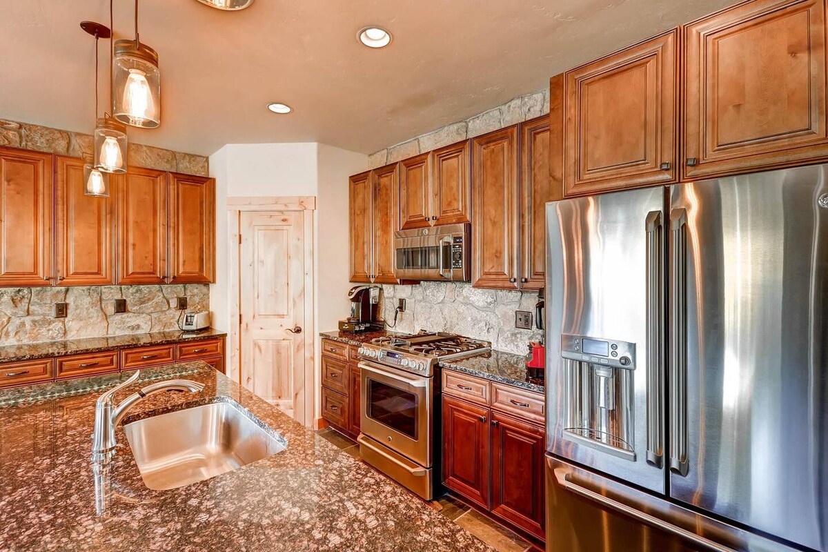 59 Maggie Point | In town, Hot tub | LiveBreck — photo 3