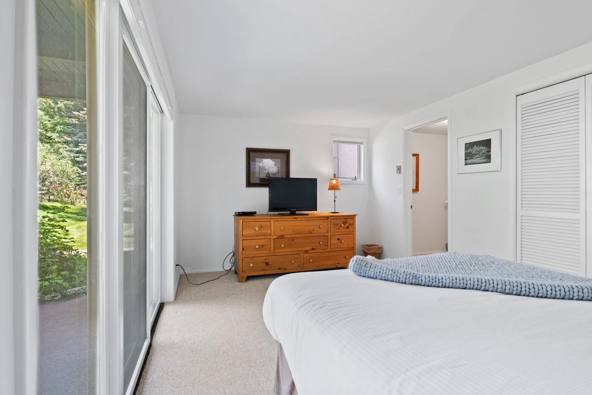 RMR: Four Seasons II Unit 1 Condo in Teton Village — photo 5