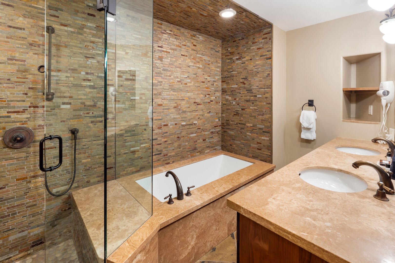 Crestwood 1113 Premier 3 Bedroom — photo 5