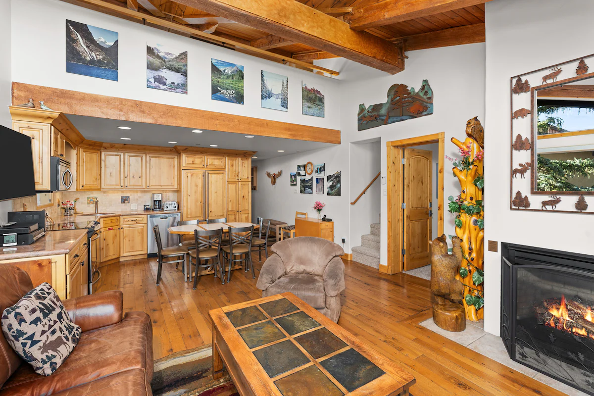Crestwood 1212 Standard 2 Bedroom plus Loft — photo 3