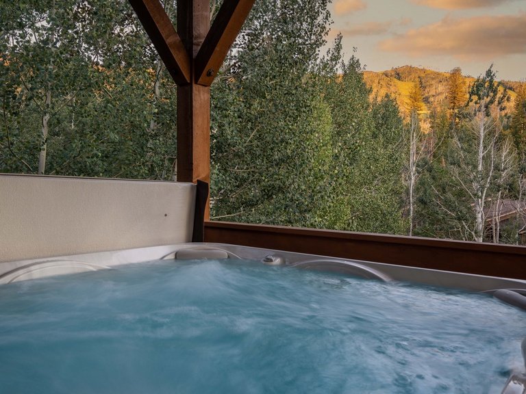Brown Bear Chalet - Steamboat Springs Rental — photo 3