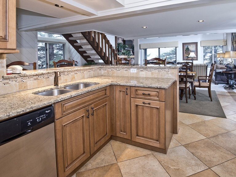 Beaver Creek 3BR + Loft Ski-Way Townhome — photo 5