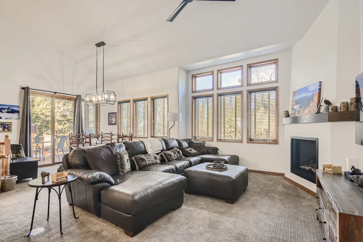 White Wolf #890 - Great Home with Private Outdoor — photo 2