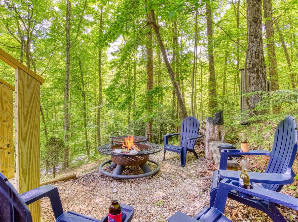 Pine and Peak – Hot Tub, Fire Pit & Dog Friendly! — photo 2