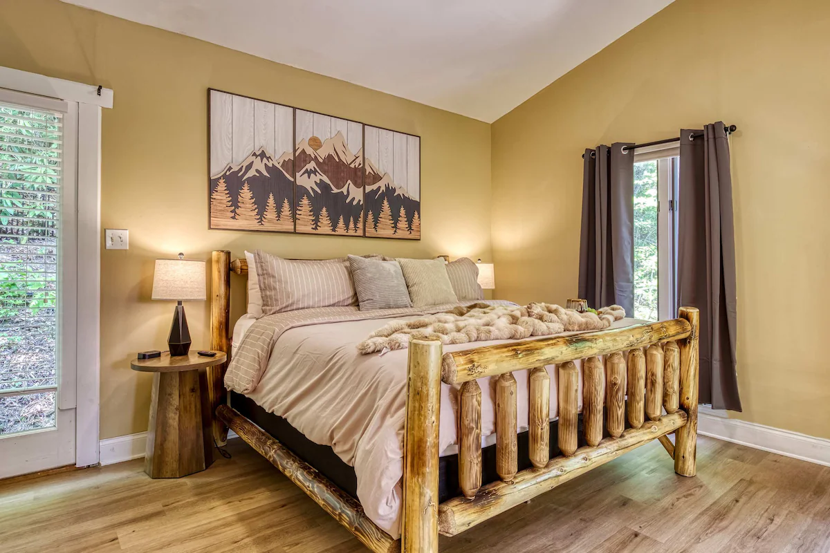 Pine and Peak – Hot Tub, Fire Pit & Dog Friendly! — photo 3