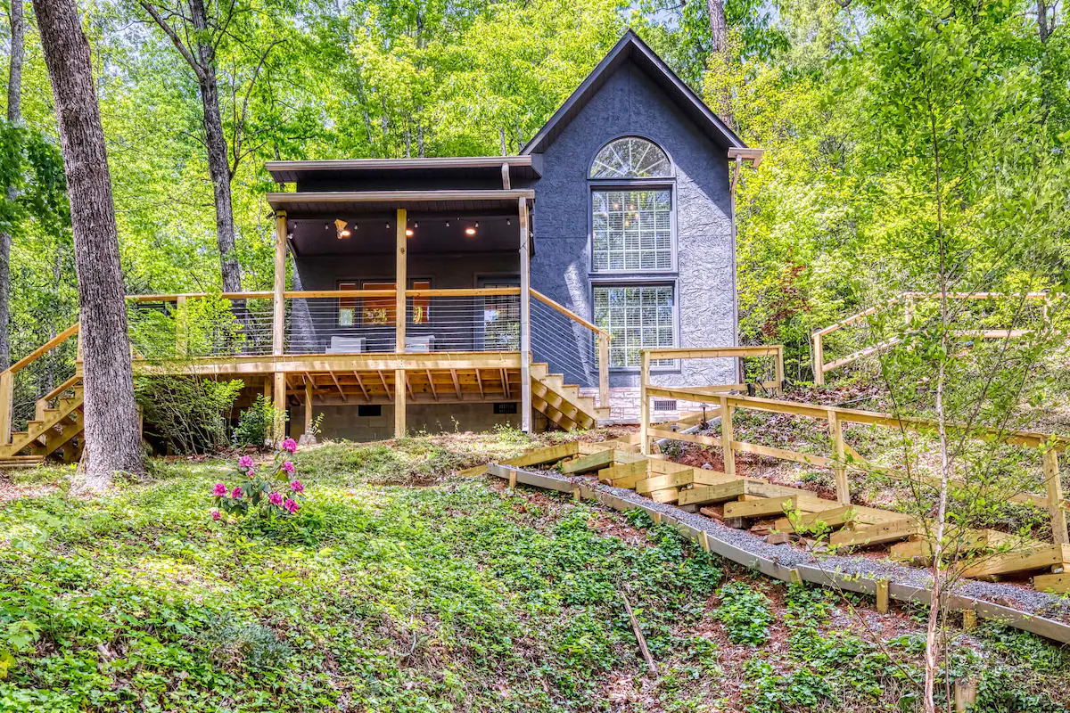 Pine and Peak – Hot Tub, Fire Pit & Dog Friendly! — photo 4
