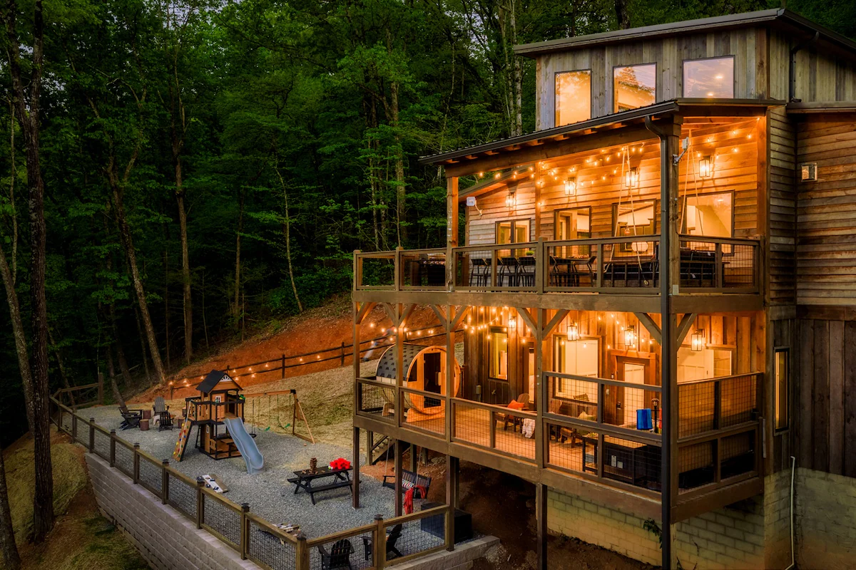 5*Retreat w/Indoor Pool~FirePit~Arcade~Playground — photo 2