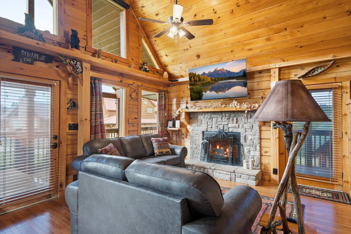 Overwatch: HUGE Game Room, Hot Tub, FirePit, &More — photo 2