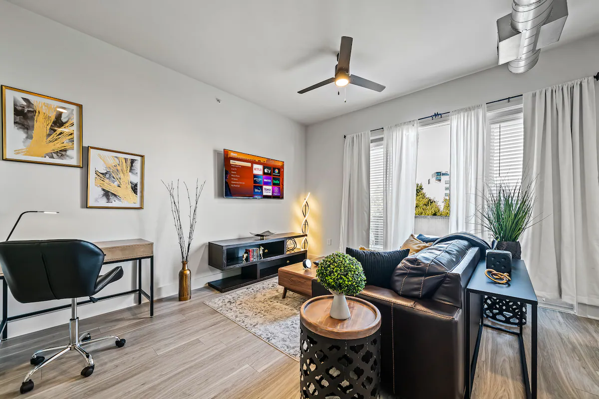 Lux 2Bed Studio | Prime Location | Pool | Gym — photo 2