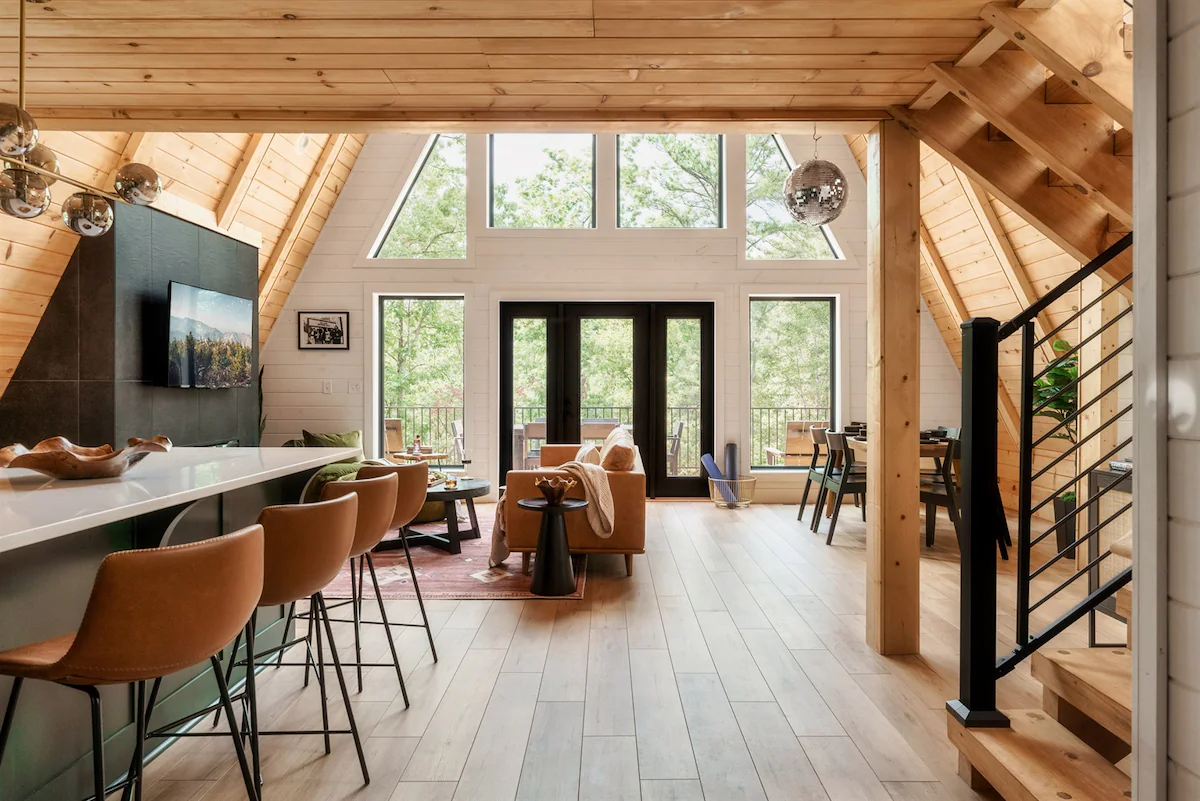 Custom A-Frame / King Beds / Hot Tub / Location! — photo 2