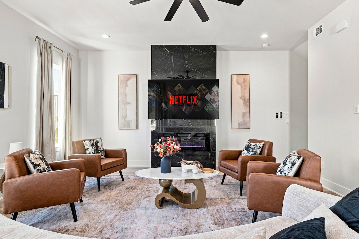 Luxe 6BR Duplex | Rooftop, Hot Tubs, Games & Views — photo 5