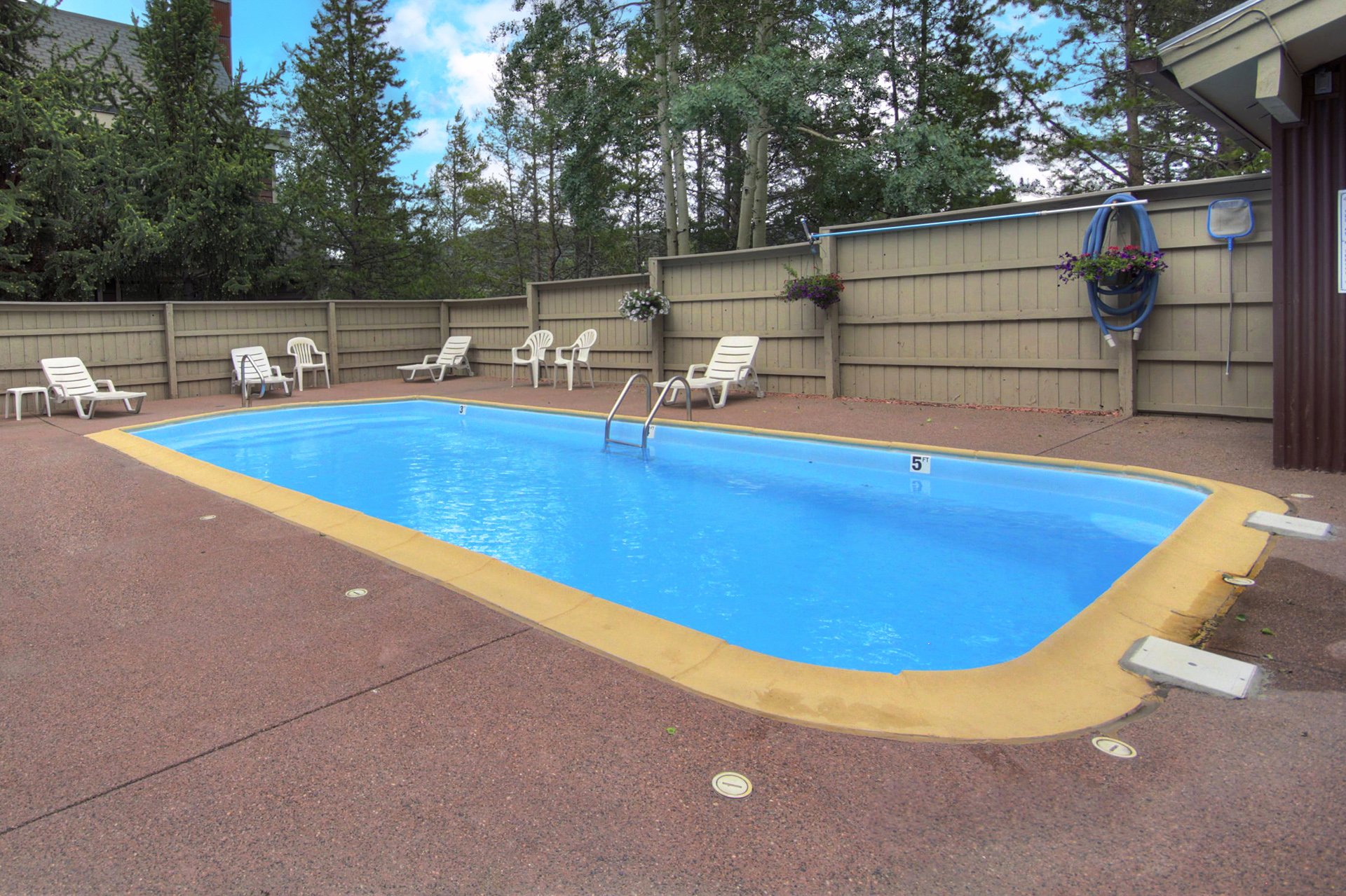 Slopeside Retreat in Downtown Breck: Mountain Modern Chic! — photo 4