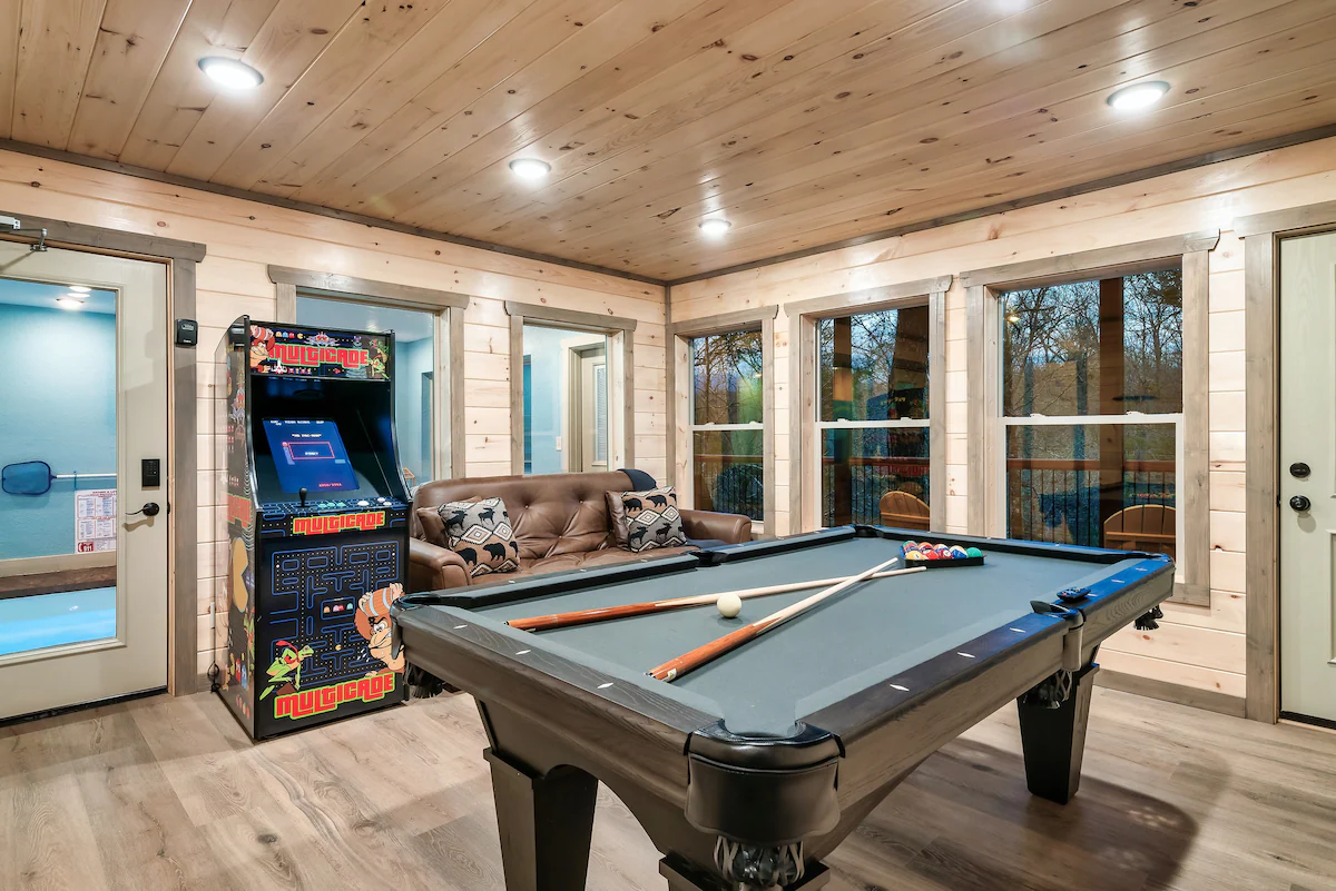 84° Indoor Pool Cabin - Game Room - Hot Tub- Bunks — photo 4