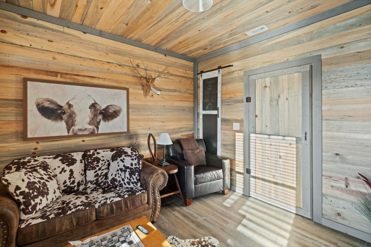 Cozy Gatlinburg Escape | Hot Tub + Pool Table — photo 3