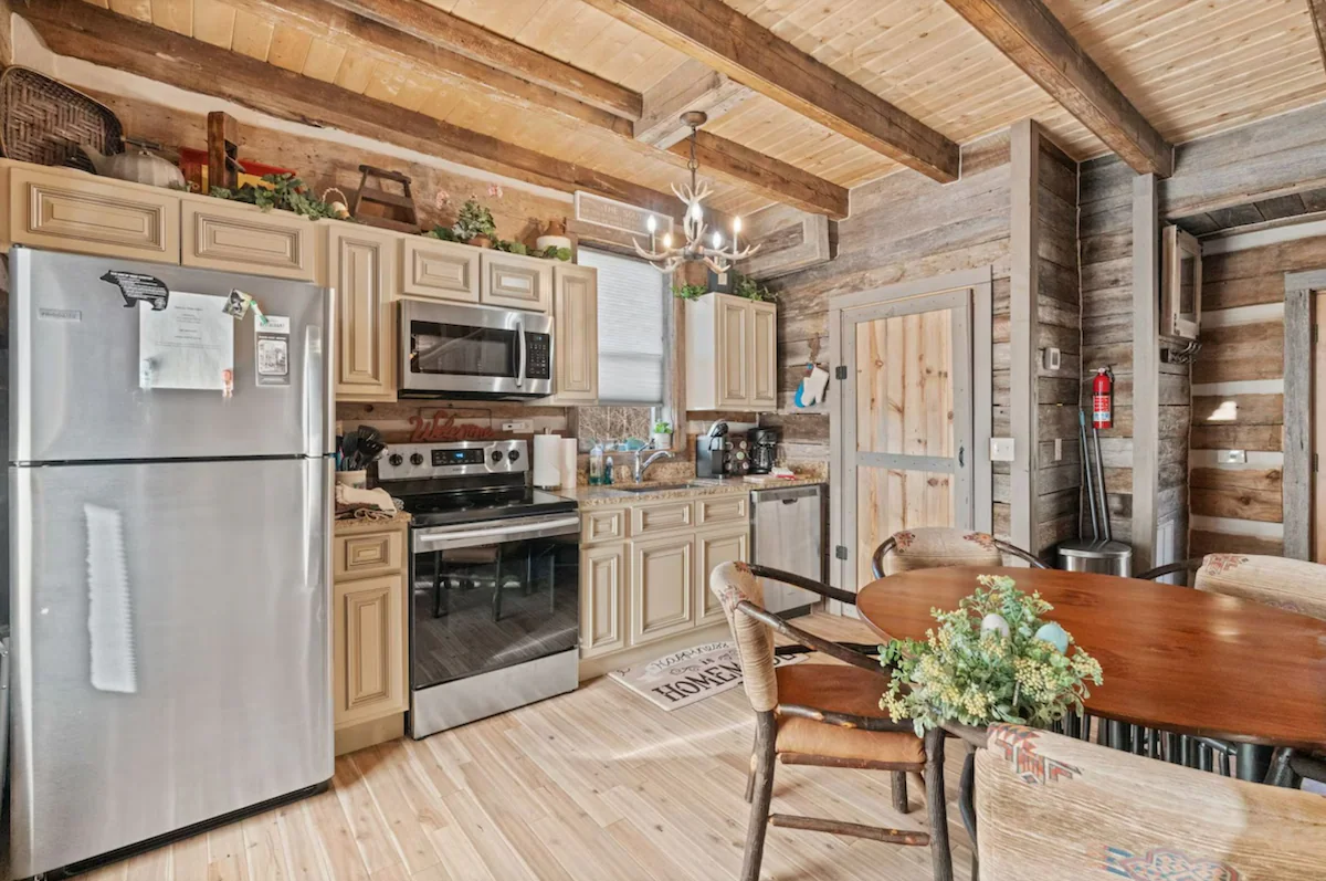 Cozy Gatlinburg Escape | Hot Tub + Pool Table — photo 4