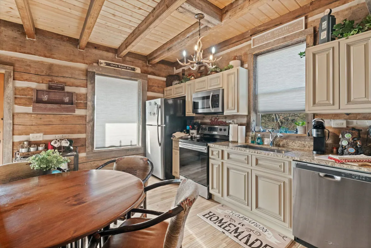 Cozy Gatlinburg Escape | Hot Tub + Pool Table — photo 5