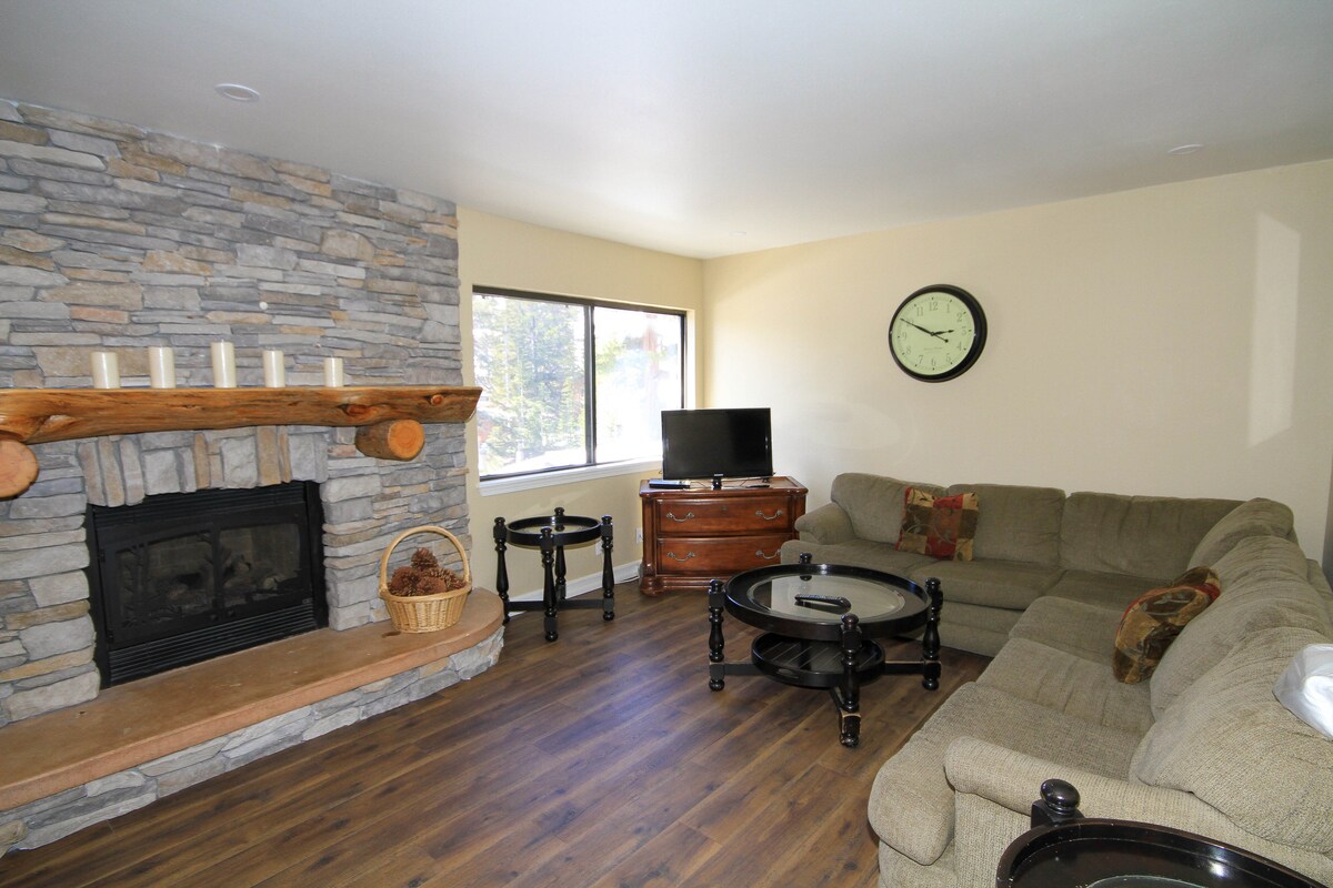 Mammoth Ski & Racquet Club #12 - Pet Friendly — photo 4