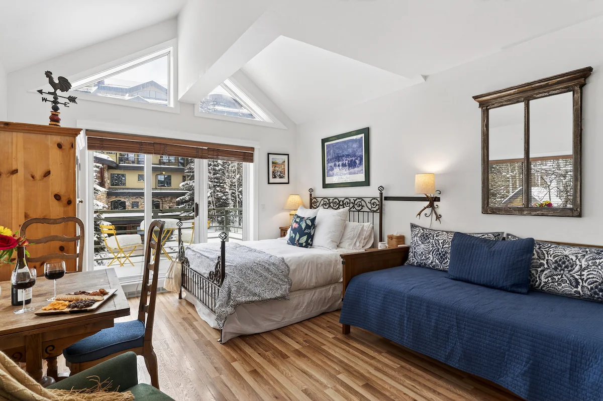 Ski-Access Mountain Village Studio Steps from Lift — photo 3