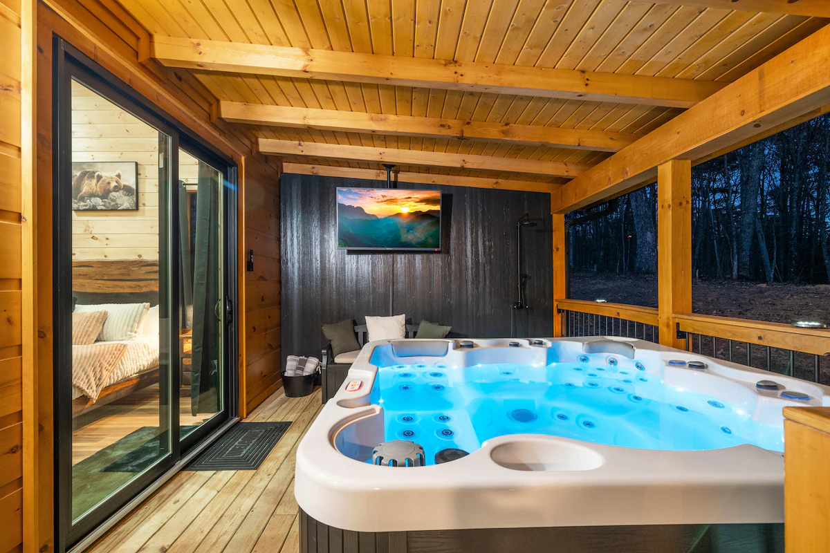 BRAND NEW• Hot tub w/TV• Fire Pit • Coffee Bar — photo 2