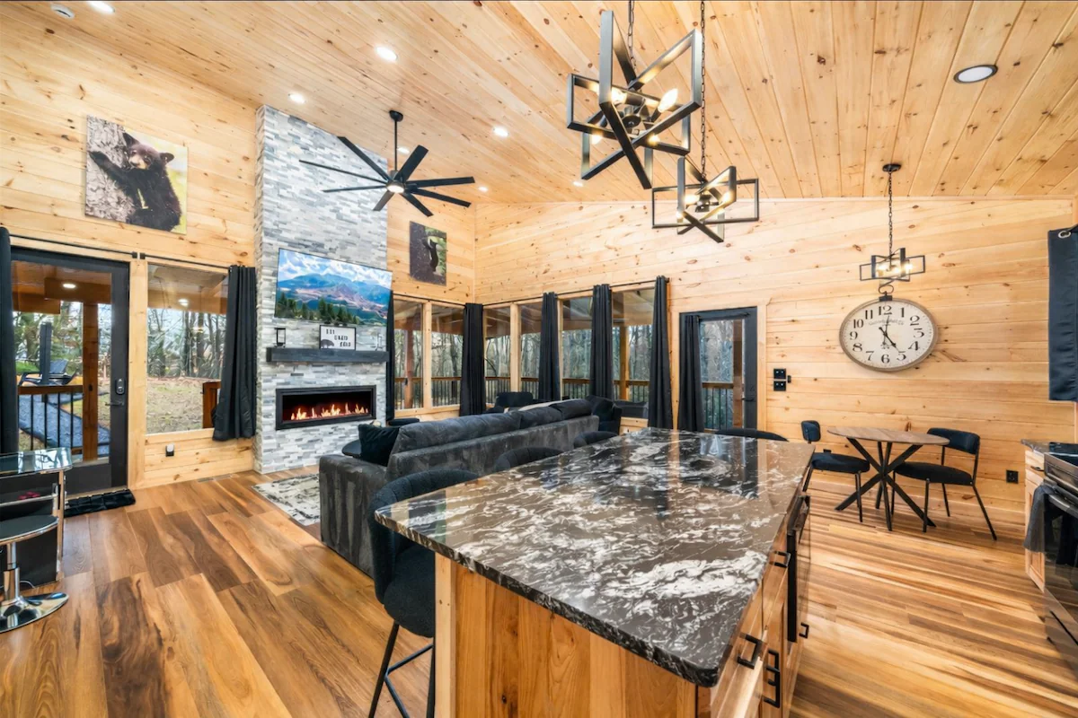 BRAND NEW• Hot tub w/TV• Fire Pit • Coffee Bar — photo 4