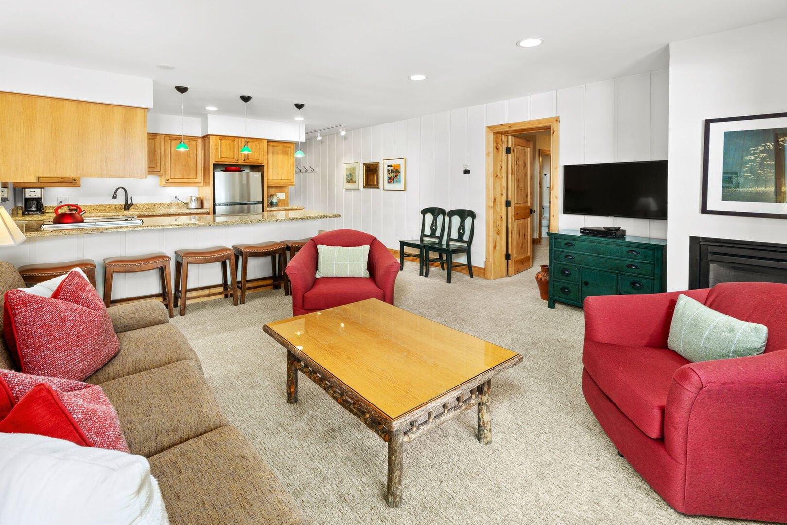 Crestwood 1110 Deluxe 2 Bedroom — photo 3